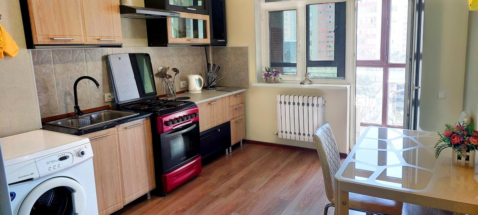 Apartment With Panoramic View In The Center 比什凯克 外观 照片